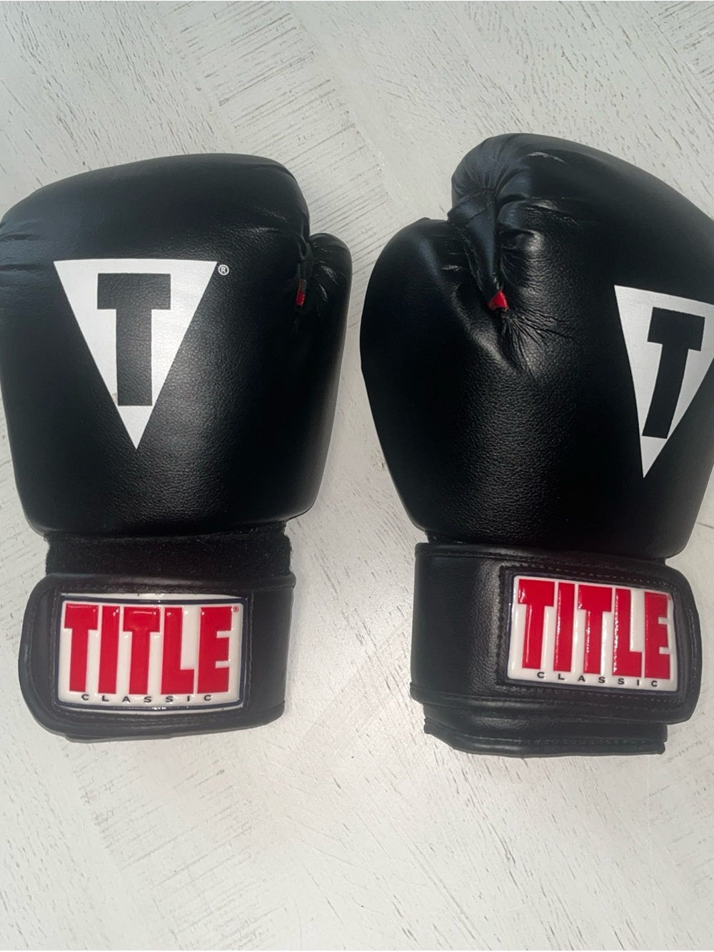 TITLE Classic Fitness Boxing Gloves (Reg 12 oz)
